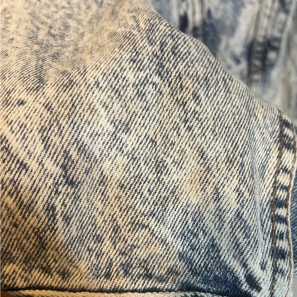 Vintage Levi’s Denim Jacket 1997 - Picture 7 of 8